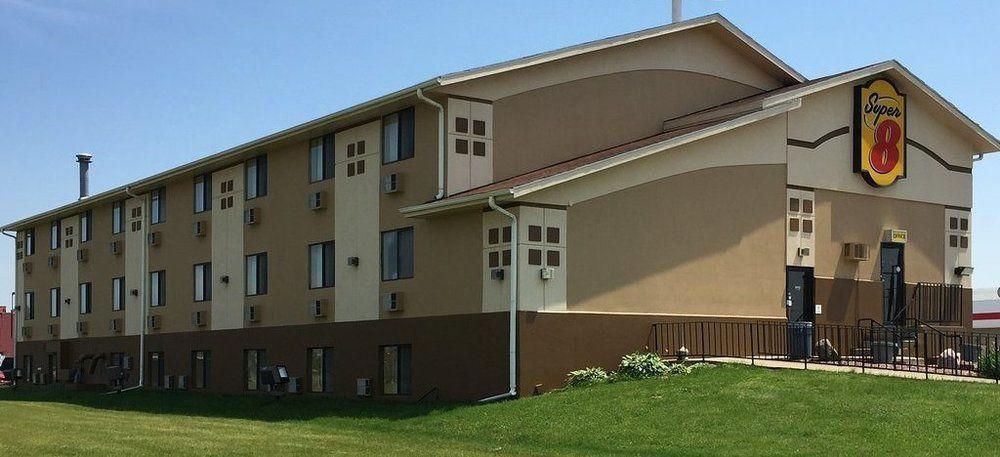 Super 8 by Wyndham Janesville Eksteriør billede
