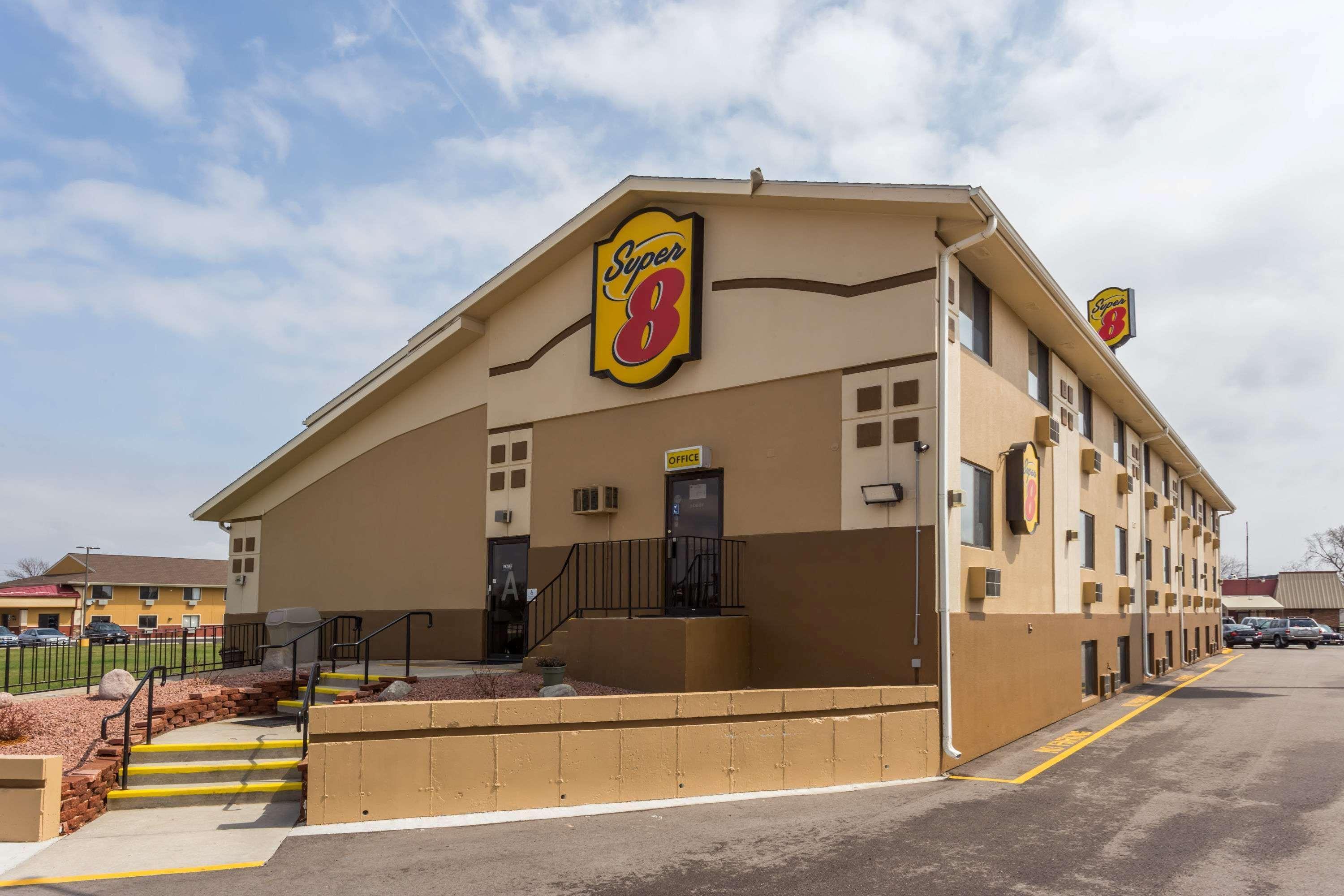 Super 8 by Wyndham Janesville Eksteriør billede